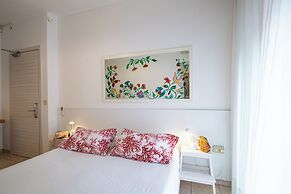 Le Petit Hotel