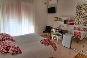 Le Petit Hotel