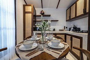 Moonlight EVDEkimi - Stylish 2BR escape with Tropical garden and Pool