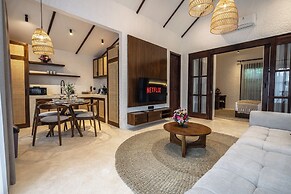 Moonlight EVDEkimi - Stylish 2BR escape with Tropical garden and Pool