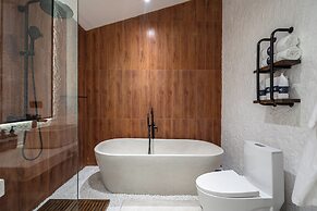 Moonlight EVDEkimi - Stylish 2BR escape with Tropical garden and Pool