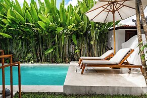 Moonlight EVDEkimi - Stylish 2BR escape with Tropical garden and Pool