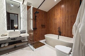 Moonlight EVDEkimi - Stylish 2BR escape with Tropical garden and Pool