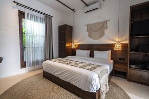 Moonlight EVDEkimi - Stylish 2BR escape with Tropical garden and Pool