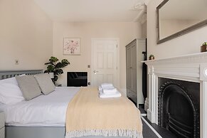 Stunning 2 Bed in Centre of Cheltenham
