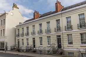 Stunning 2 Bed in Centre of Cheltenham