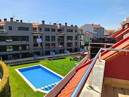 3 Bed Flat - Sleeps 6 - Pool - Garden - Parking