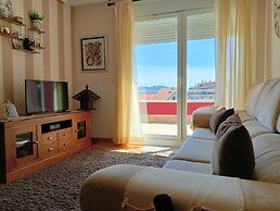 3 Bed Flat - Sleeps 6 - Pool - Garden - Parking