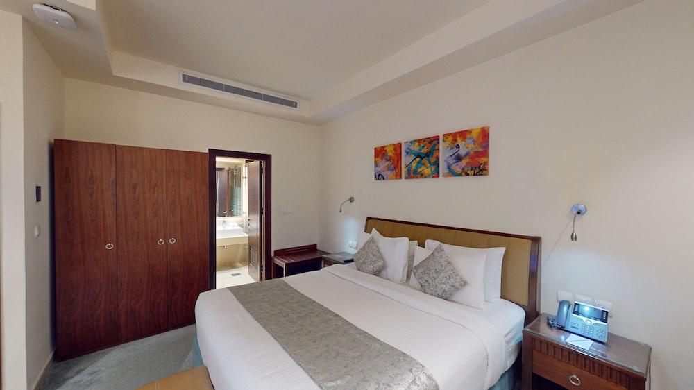 Royal Lazure Resort