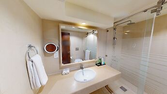 Royal Lazure Resort