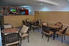 UNIQUE ROYAL HOTEL AND SUITES