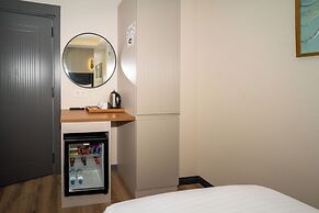 Robin Hotel