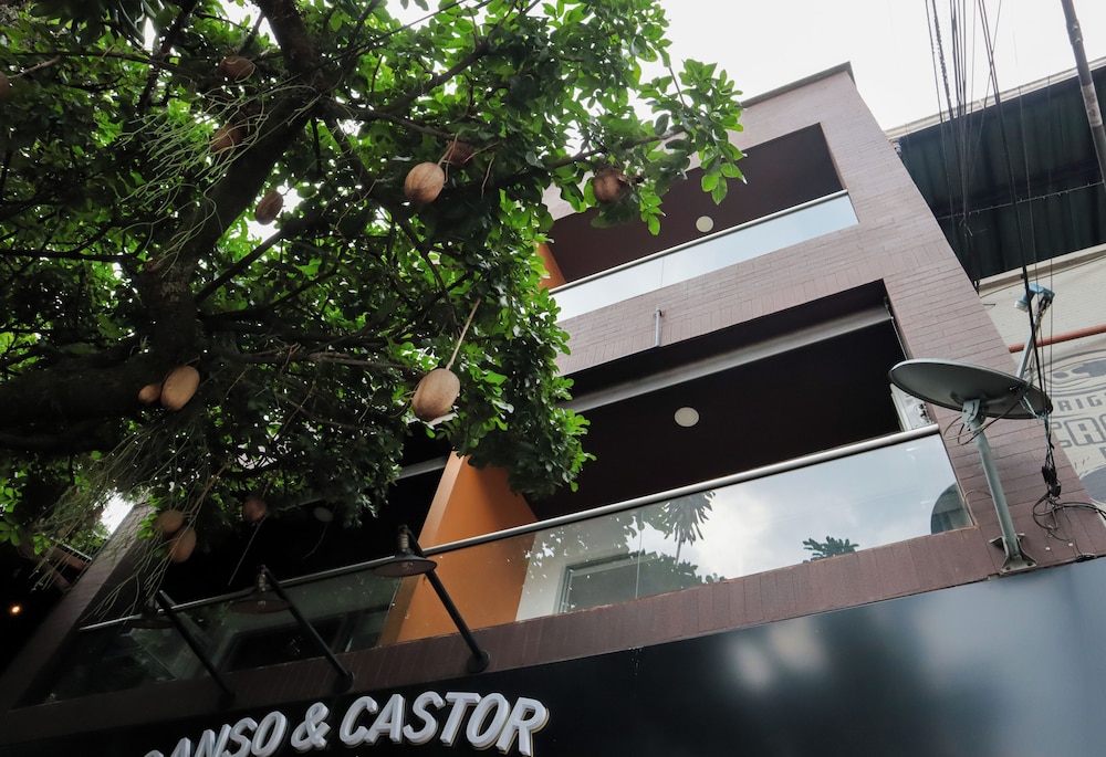 Manila Apartaestudios