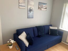 3 Bedroom Cozy House in Reading