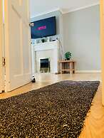 3 Bedroom Cozy House in Reading