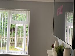 3 Bedroom Cozy House in Reading