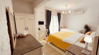 Mina Otel by Adda Alaçatı