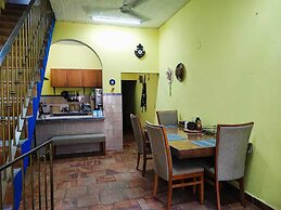 Casa Maruja Roomies House