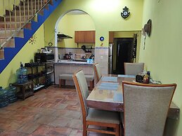 Casa Maruja Roomies House