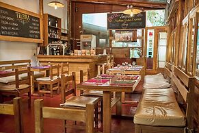 tree house lodge
