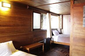 tree house lodge