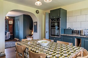 Gorgeous Rural 4BD Farm With Hot Tub