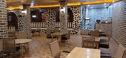 McRoyal Hotel
