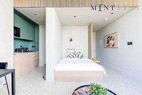 Upside Living - Mint Stay