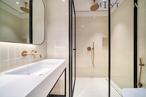 Upside Living - Mint Stay