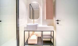 Upside Living - Mint Stay