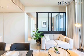 Upside Living - Mint Stay