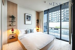 Upside Living - Mint Stay
