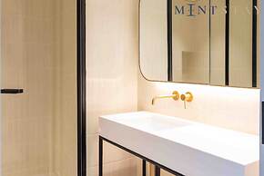 Upside Living - Mint Stay