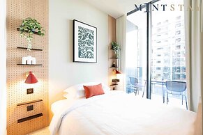 Upside Living - Mint Stay