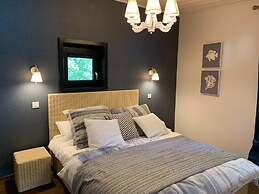 Stylish Forest Mansion Stay