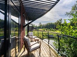 Stylish Retreat With Garden