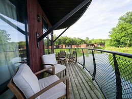 Lake Bungalow Escape