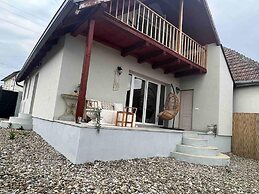 Cosy and Spacious 2 Bedroom House