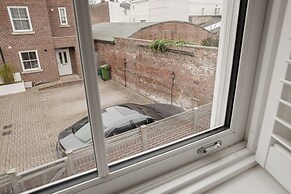 Stunning 2 BD with Patio & Free Parking
