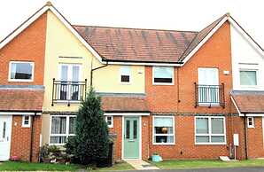 2 Bed House - Large Garden - Pet Friendly