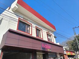 G L Palace