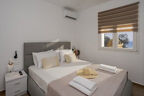 Ninemia Seaview by Estia