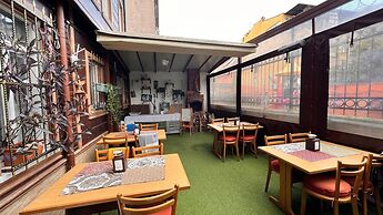 April Story Apart Hotel