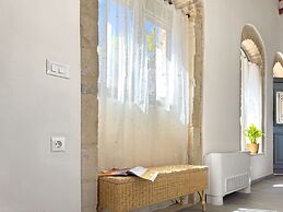 Divine Crete