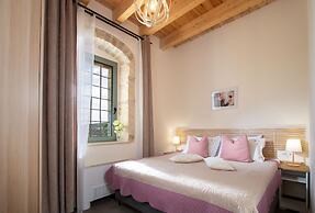 Divine Crete