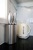 StayAU 6BR Deluxe Lakeview Point Cook