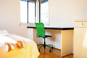 StayAU 6BR Deluxe Lakeview Point Cook