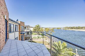 StayAU 6BR Deluxe Lakeview Point Cook