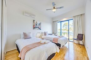 StayAU 6BR Deluxe Lakeview Point Cook