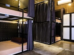 AREA81 HIDEOUT Hostel Khaosan